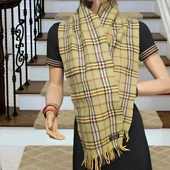 Burberry House Check πππ% πππ¬π‘π¦ππ«π Fringe Scarf - Picture 8 of 11